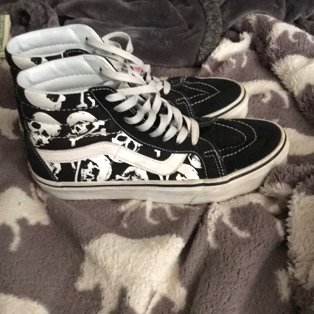 Shoes - Picture 3 of 4